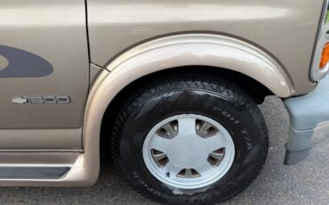 Chevrolet-conversion-van-1996-white-20