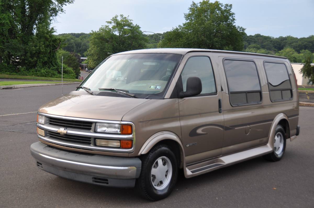 Chevrolet-conversion-van-1996-white-21