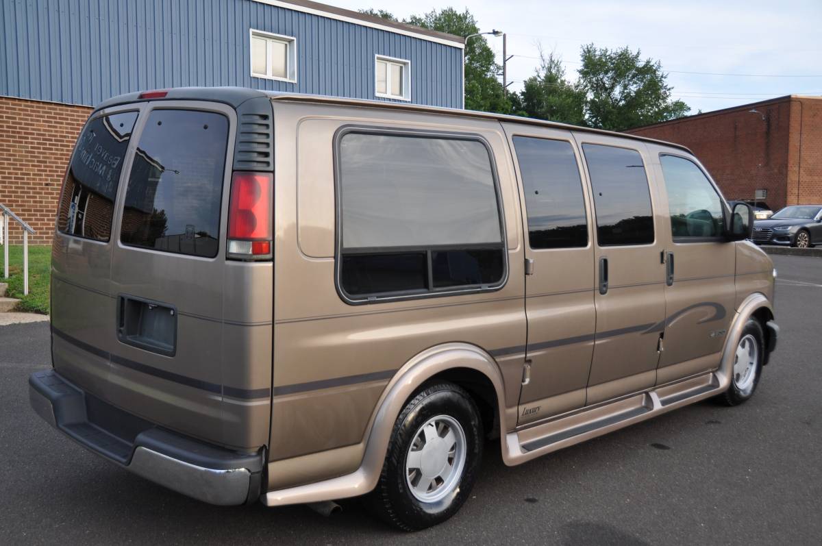 Chevrolet-conversion-van-1996-white-5