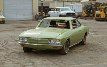 Chevrolet-corvair-1966-white-10