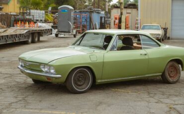Chevrolet-corvair-1966-white-11
