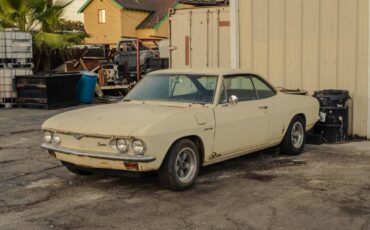 Chevrolet-corvair-1966-white-13