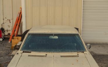 Chevrolet-corvair-1966-white-15