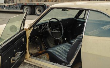 Chevrolet-corvair-1966-white-19