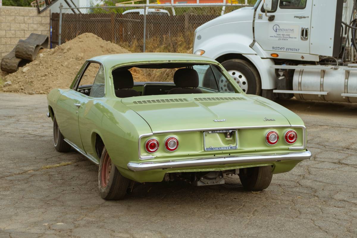 Chevrolet-corvair-1966-white-2