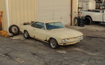 Chevrolet-corvair-1966-white-21