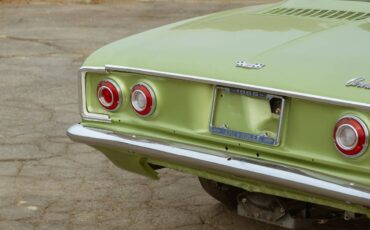 Chevrolet-corvair-1966-white-4