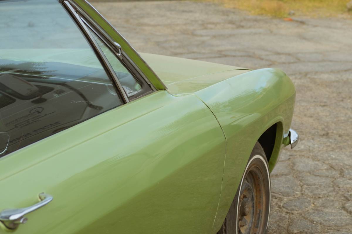 Chevrolet-corvair-1966-white-5