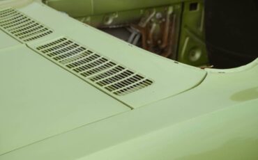 Chevrolet-corvair-1966-white-6