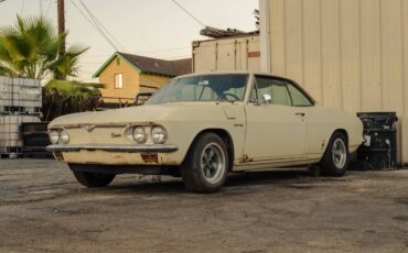 Chevrolet-corvair-1966-white-8