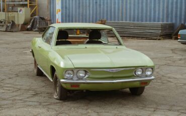 Chevrolet-corvair-1966-white-9