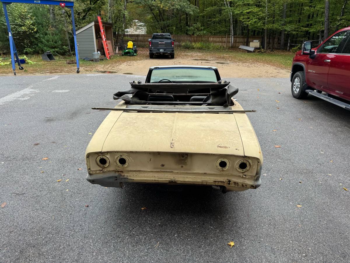 Chevrolet-corvair-convertible-1968-yellow-3