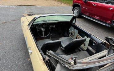 Chevrolet-corvair-convertible-1968-yellow-4