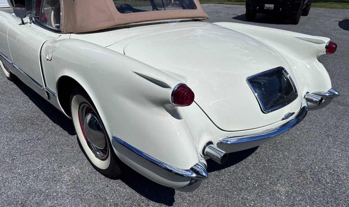 Chevrolet-corvette-1954-white-16