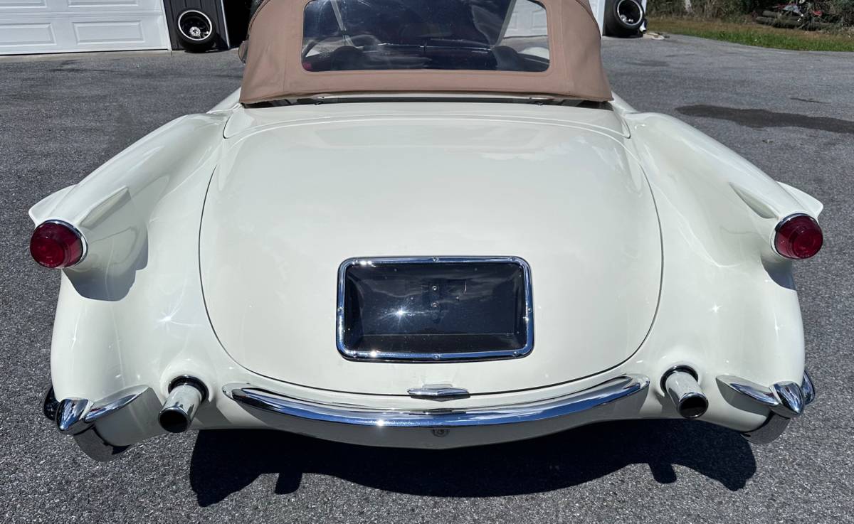 Chevrolet-corvette-1954-white-2