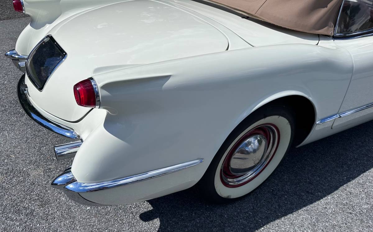 Chevrolet-corvette-1954-white-23