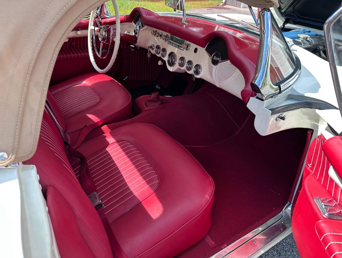 Chevrolet-corvette-1954-white-8