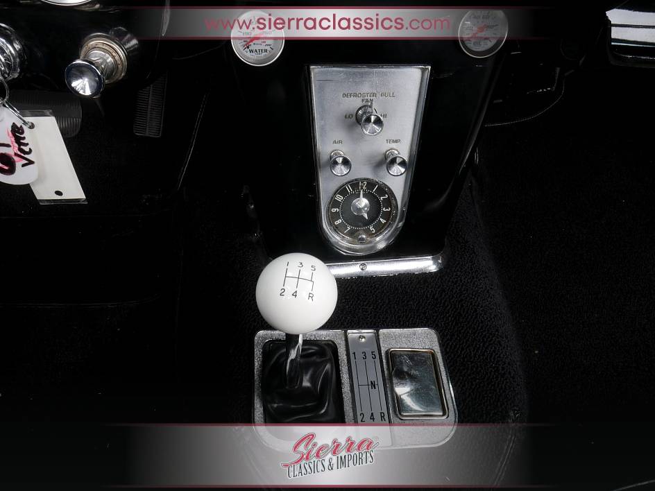 Chevrolet-corvette-1961-9