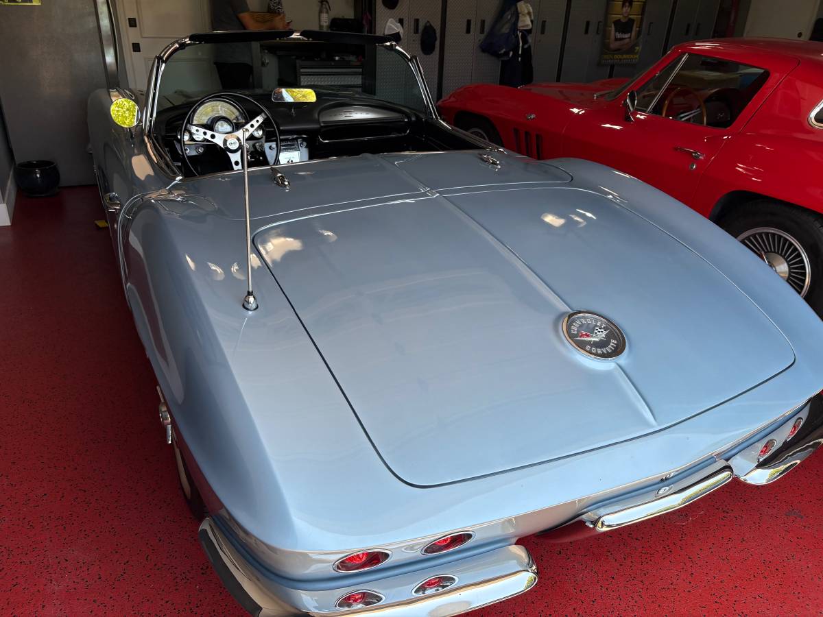 Chevrolet-corvette-1962-blue-11