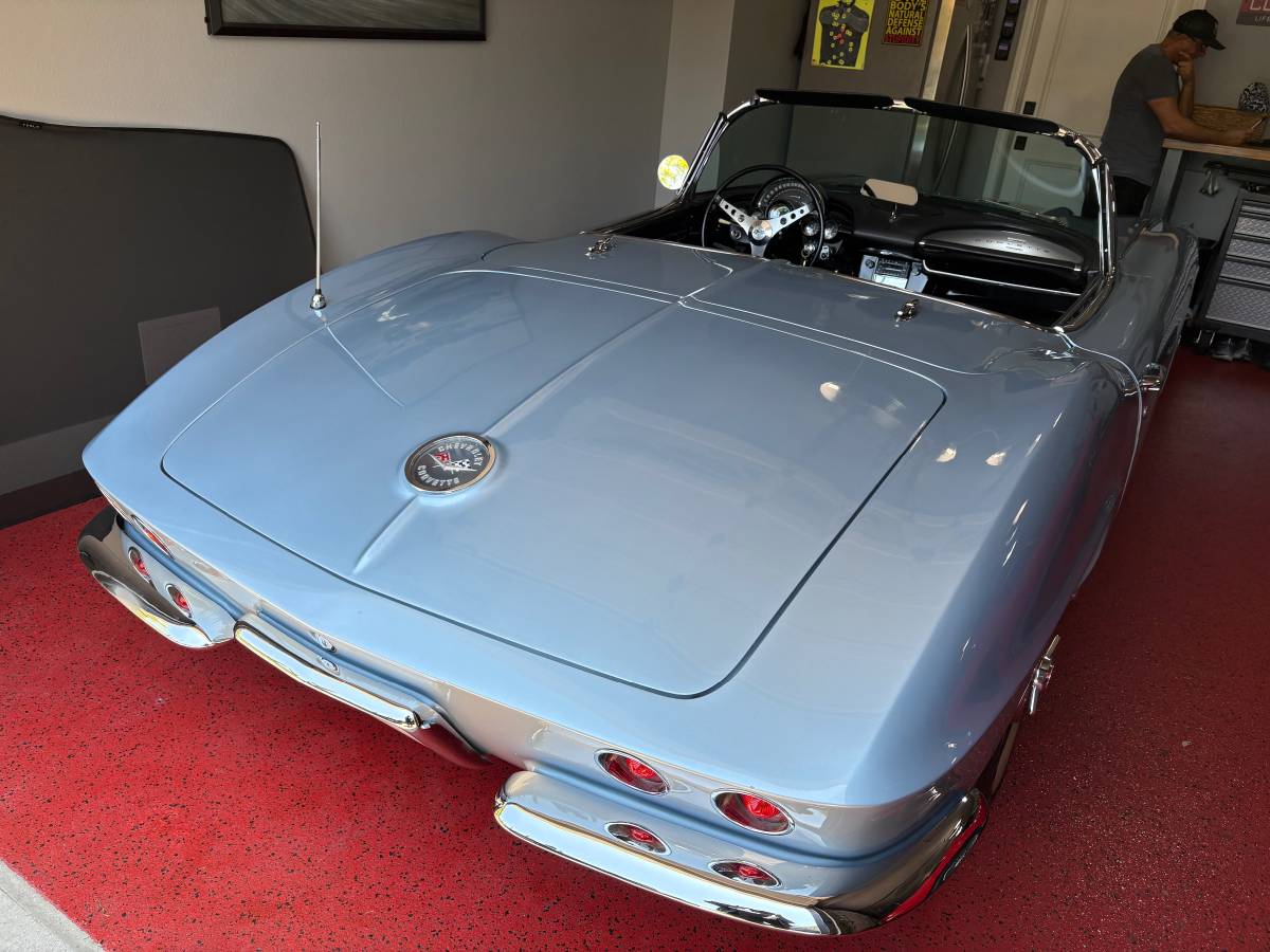 Chevrolet-corvette-1962-blue-12