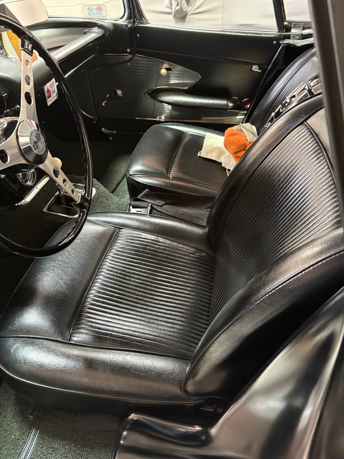 Chevrolet-corvette-1962-blue-13