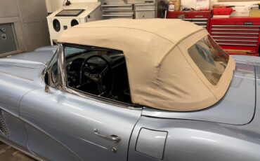 Chevrolet-corvette-1962-blue-2
