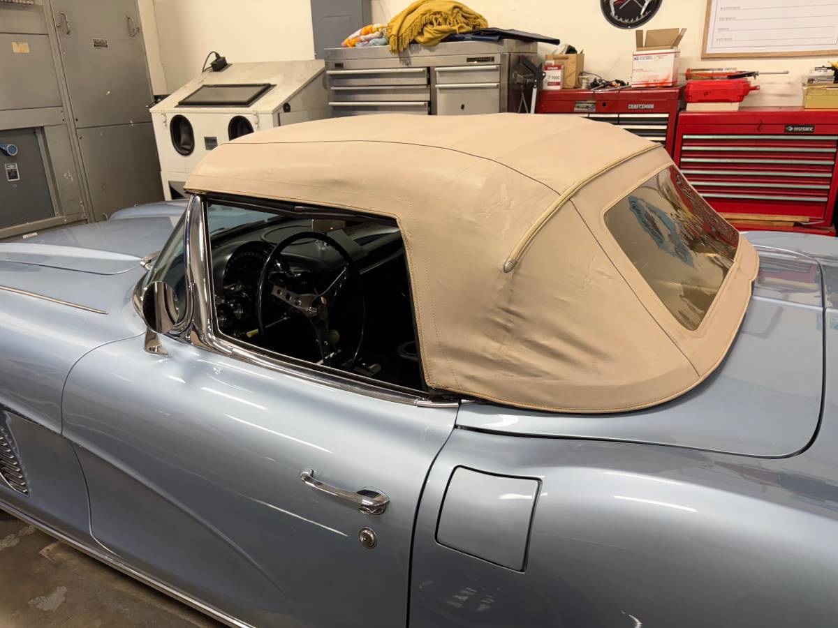 Chevrolet-corvette-1962-blue-2