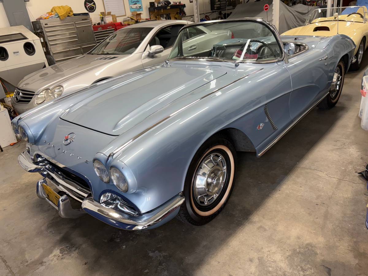 Chevrolet-corvette-1962-blue-7