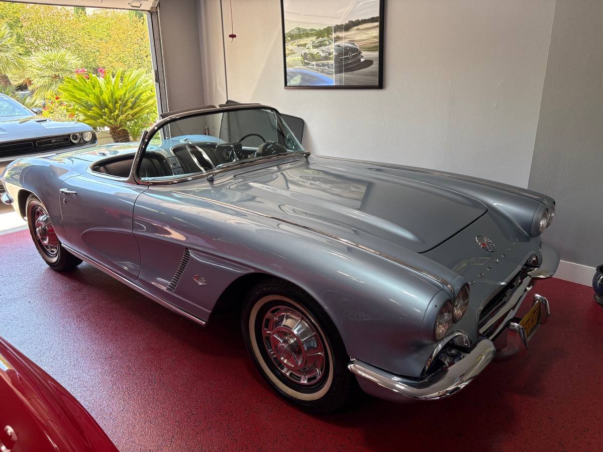 Chevrolet-corvette-1962-blue