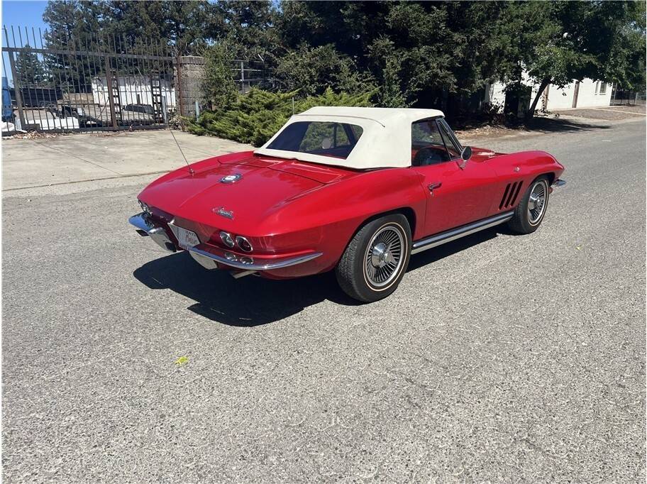 Chevrolet-corvette-1965-19