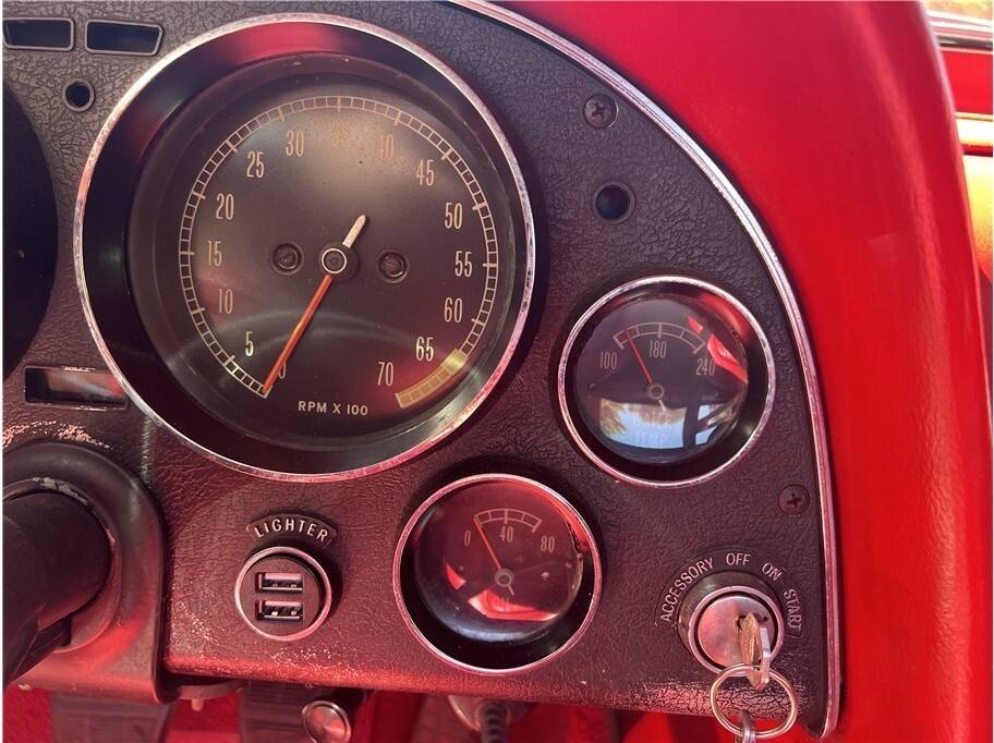 Chevrolet-corvette-1965-43