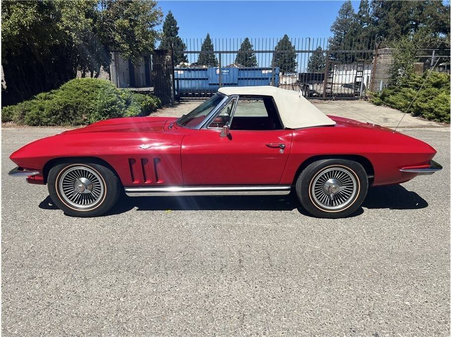 Chevrolet-corvette-1965-60