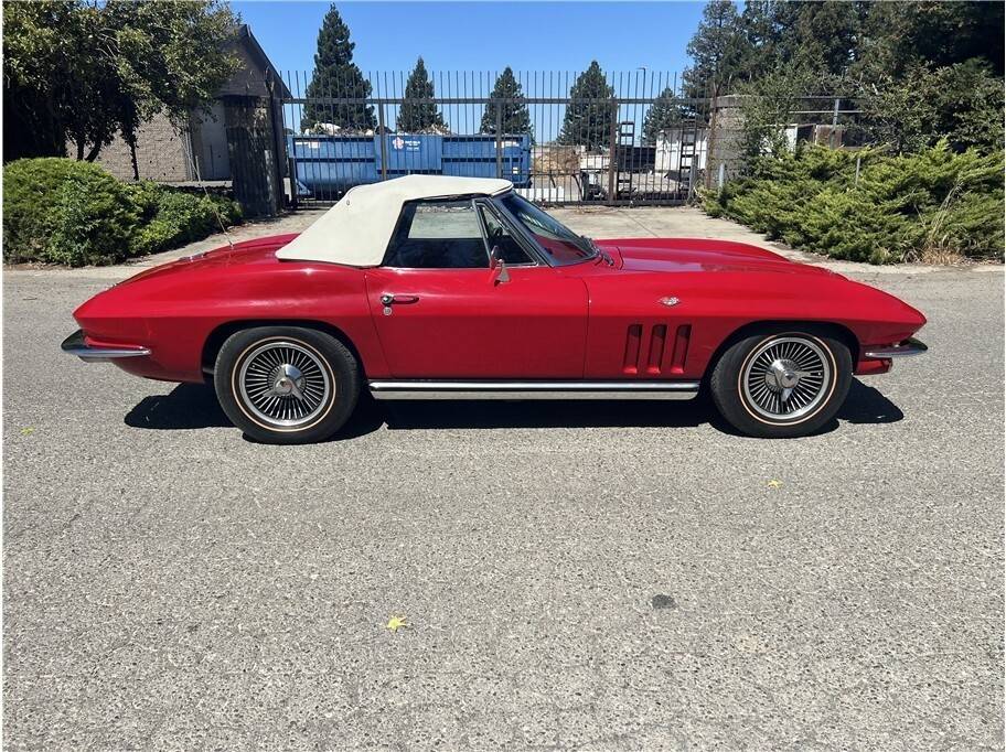 Chevrolet-corvette-1965-96