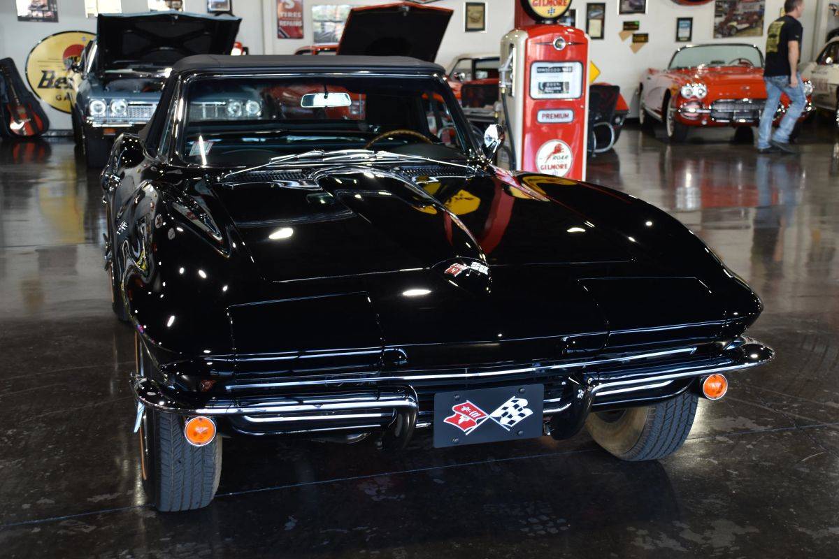 Chevrolet-corvette-1965-black-10