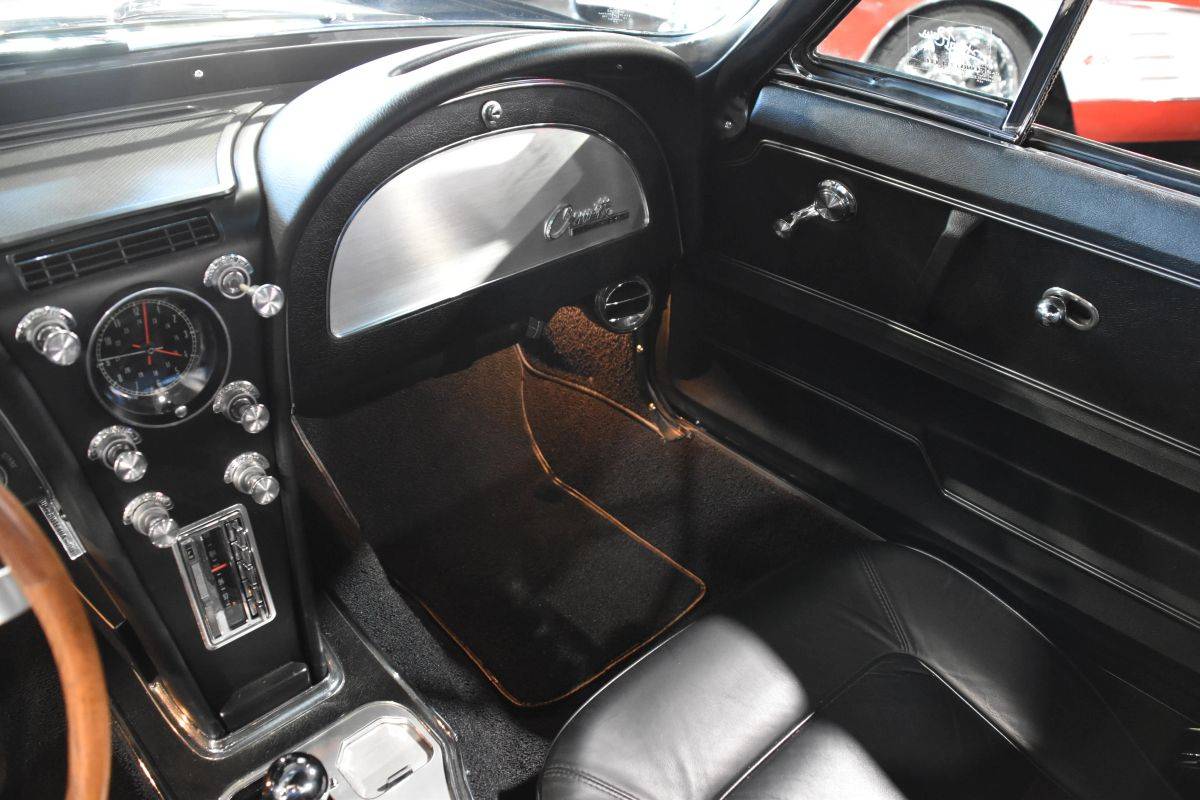 Chevrolet-corvette-1965-black-12