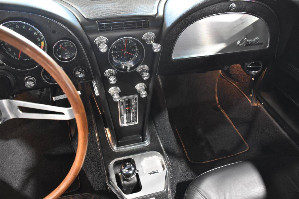 Chevrolet-corvette-1965-black-13