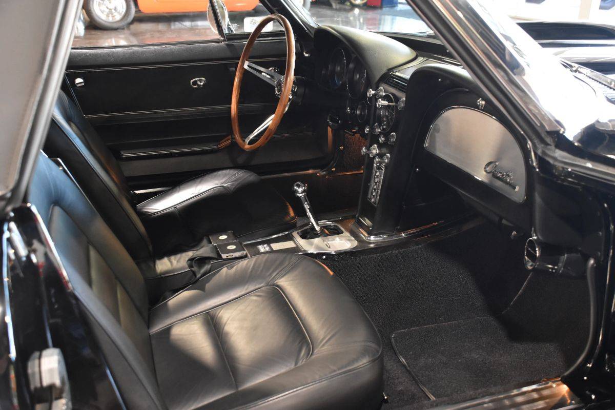Chevrolet-corvette-1965-black-2