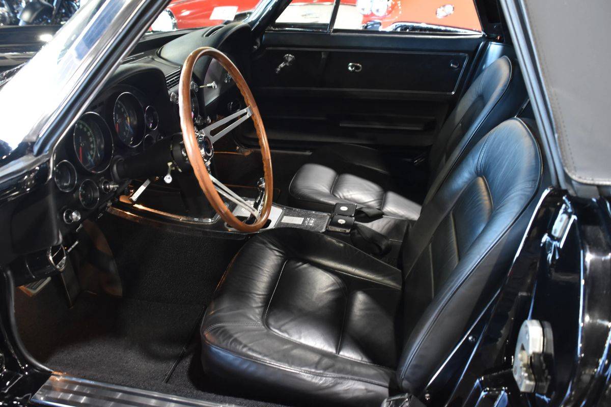 Chevrolet-corvette-1965-black-22