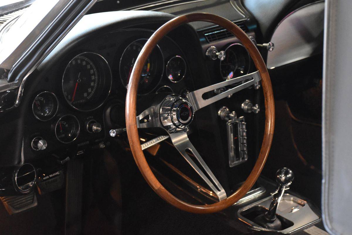 Chevrolet-corvette-1965-black-5