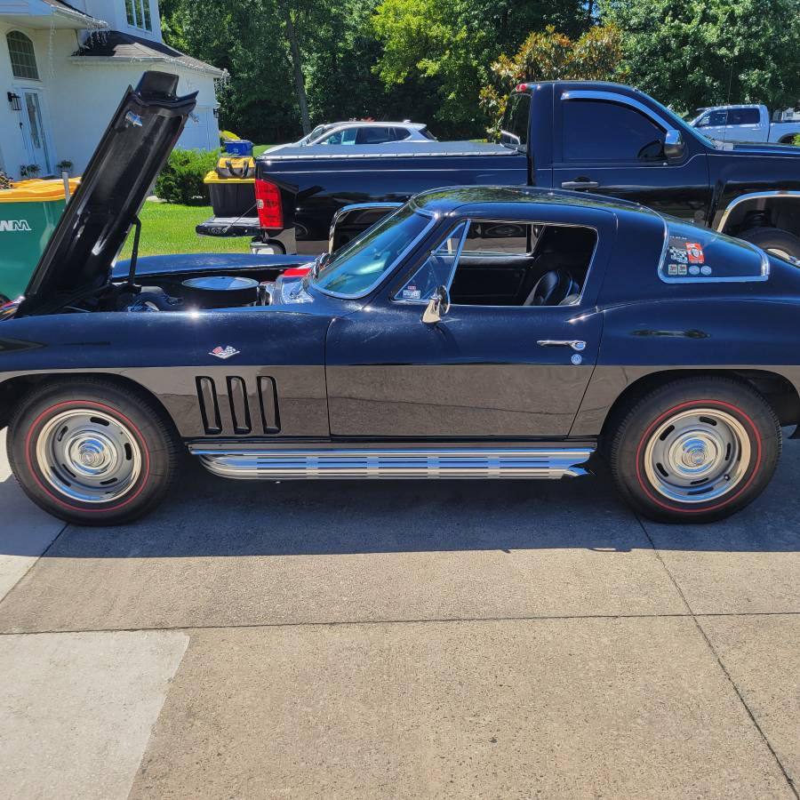Chevrolet-corvette-1966-black-4