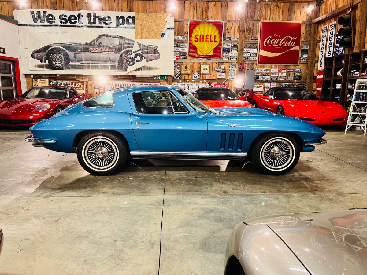 Chevrolet-corvette-1966-blue-11
