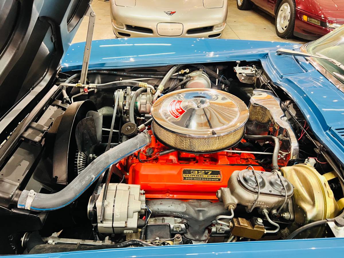 Chevrolet-corvette-1966-blue-17