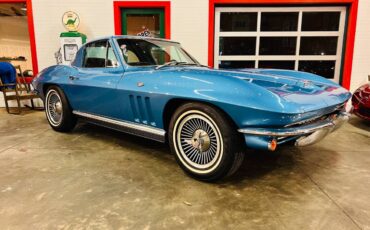 Chevrolet-corvette-1966-blue-23