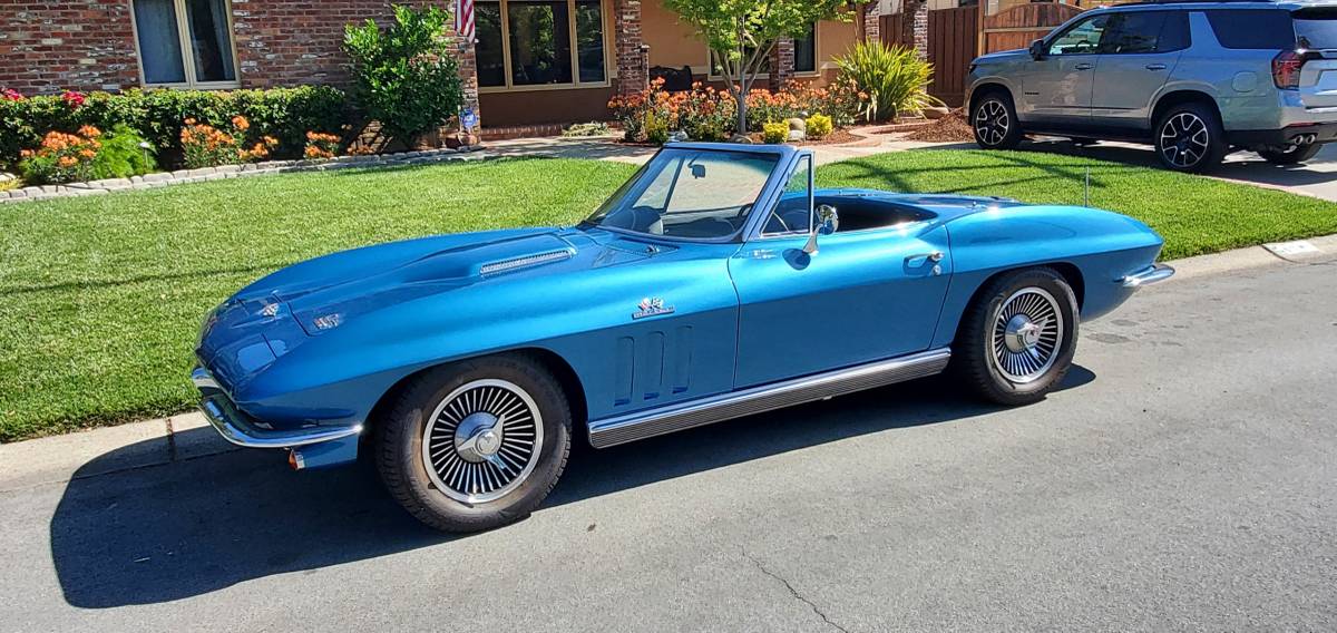 Chevrolet-corvette-1966-blue