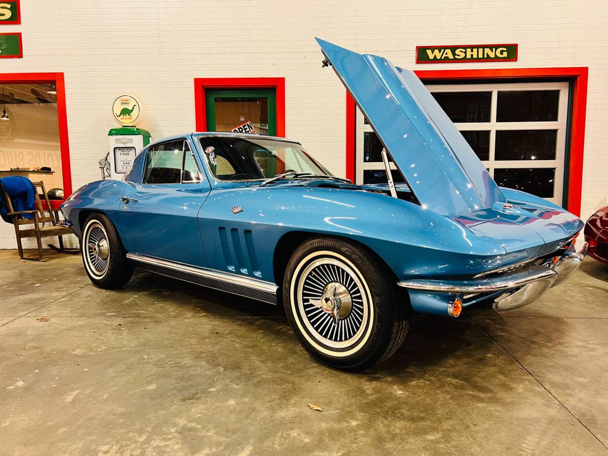Chevrolet-corvette-1966-blue