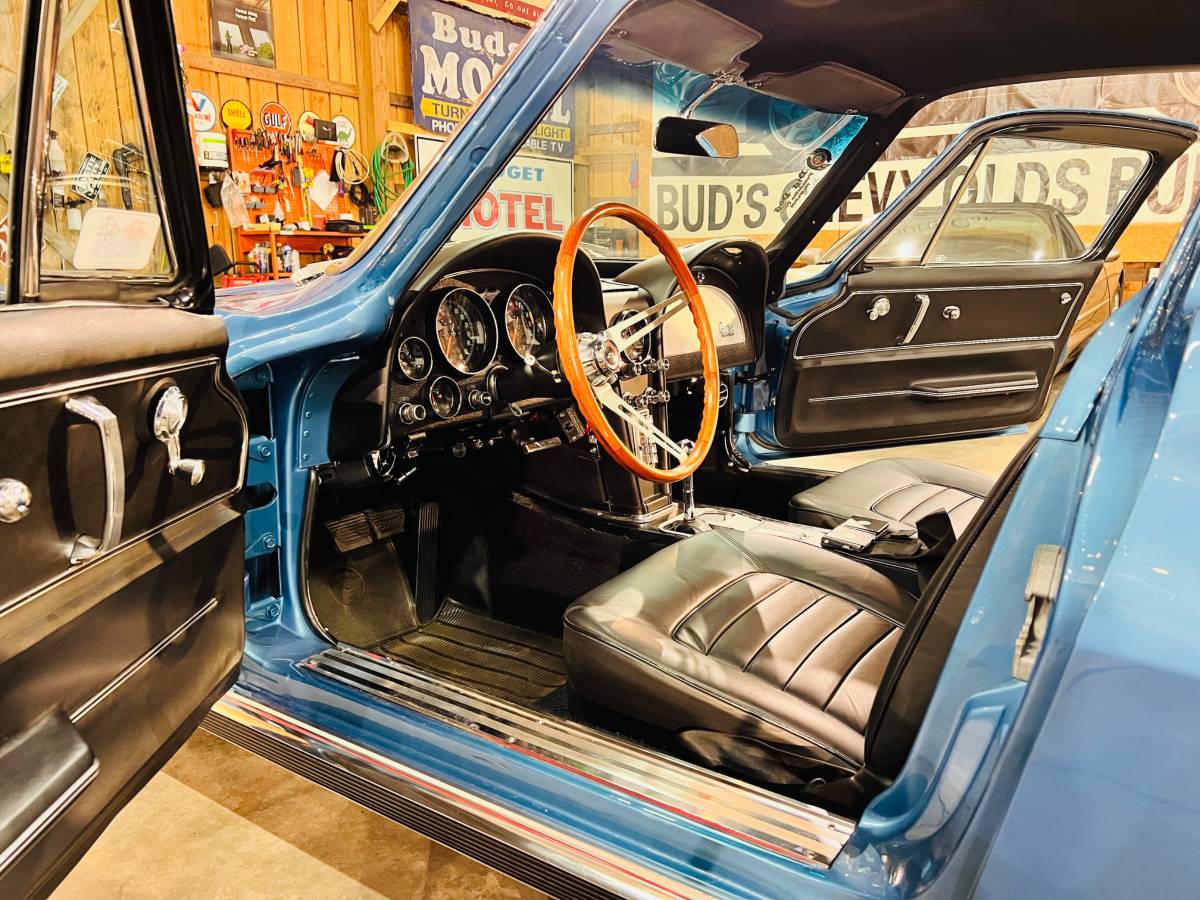 Chevrolet-corvette-1966-blue-31