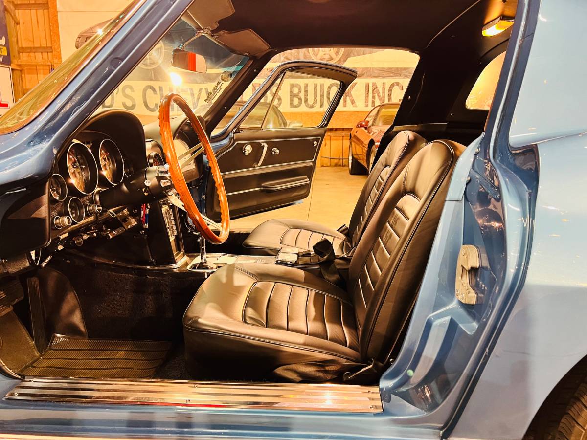 Chevrolet-corvette-1966-blue-32
