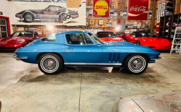 Chevrolet-corvette-1966-blue-38