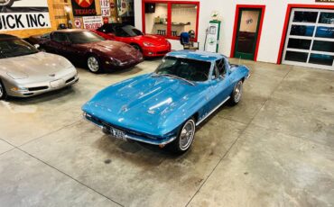 Chevrolet-corvette-1966-blue-41