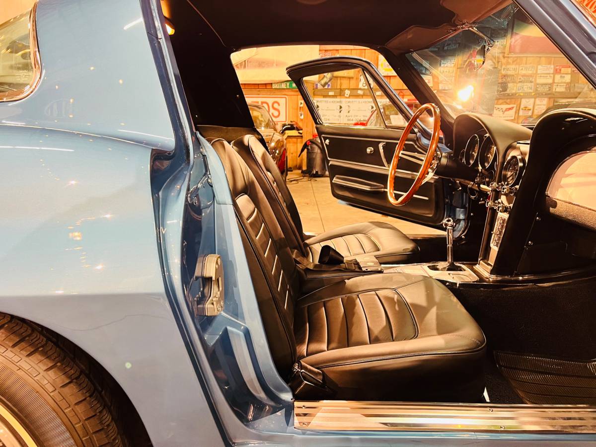 Chevrolet-corvette-1966-blue-43